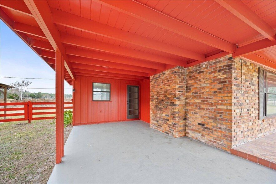 More Photos Of 274 W Kings Hwy, Center Hill Flex For Sale