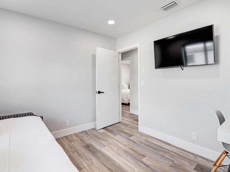 More Photos Of 1705-1709 NE 3rd Ave, Delray Beach Apartments For Sale
