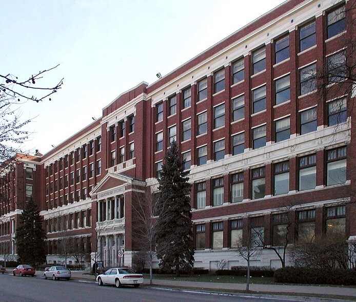 More Photos Of 3333 W Arthington St, Chicago Office For Sale