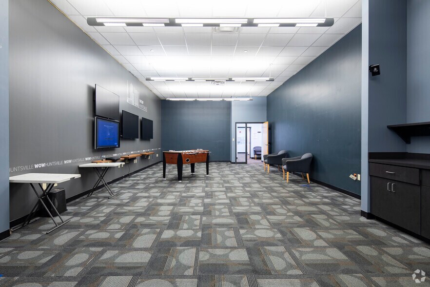 More Photos Of 400 Diamond Dr NW, Huntsville Flex For Lease