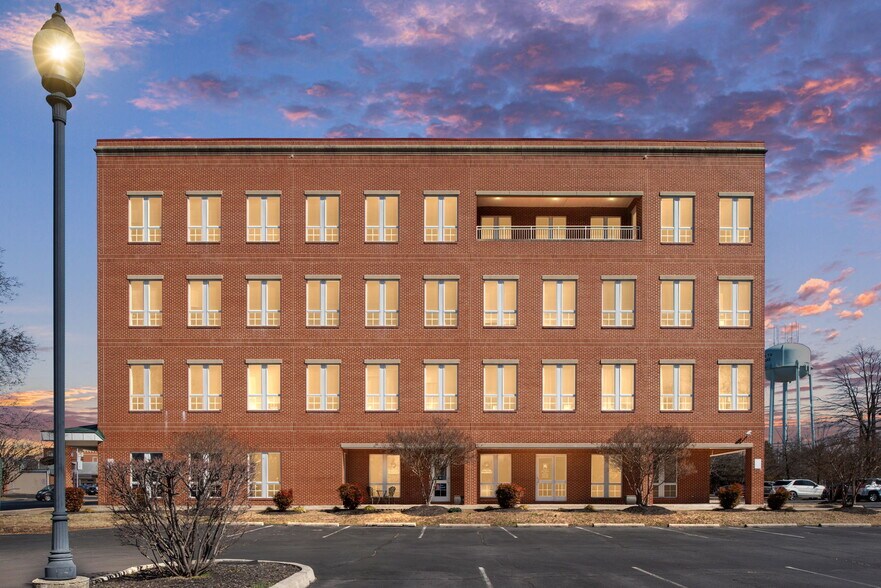 More Photos Of 9255 Center St, Manassas Medical For Lease