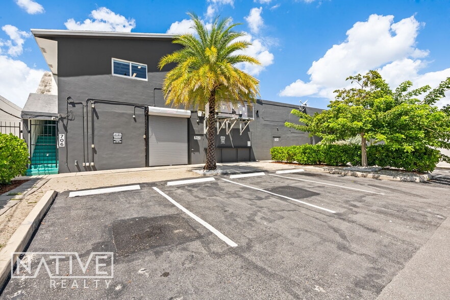 More Photos Of 702-706 NE 1st Ave, Fort Lauderdale Restaurant For Lease