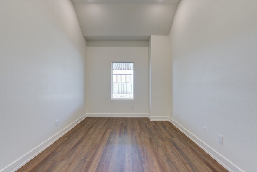 More Photos Of 11419 CR 2220, Lubbock Warehouse For Sale