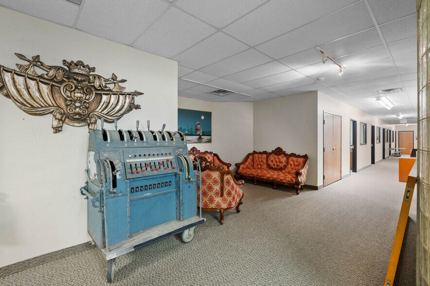 More Photos Of 531 W Main St, Denison Office For Sale