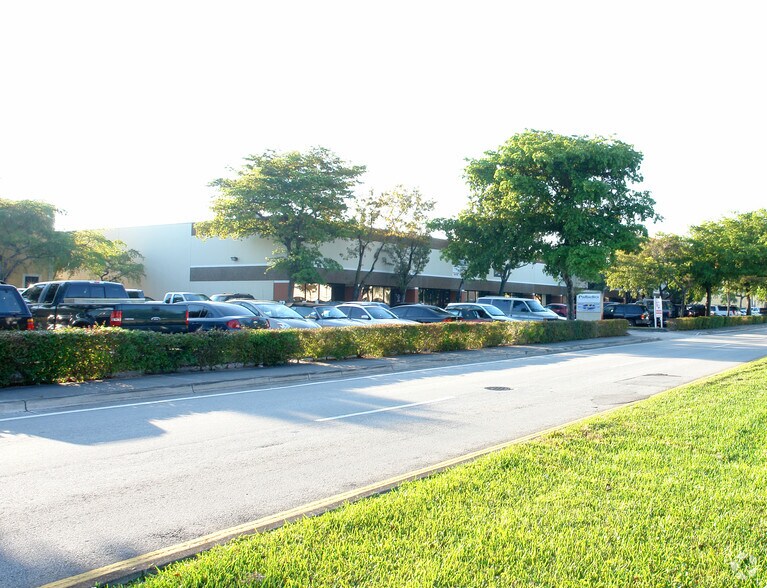More Photos Of 3101-3129 N 29th Ave, Hollywood Showroom For Lease