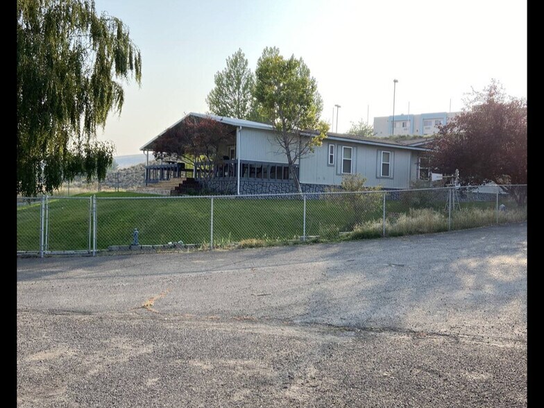 More Photos Of 810 HWY 93, Jackpot Convenience Store For Sale