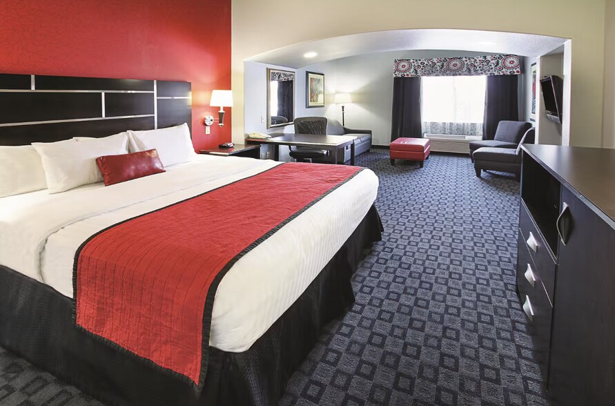 More Photos Of 1000 Dowdy Ferry Rd, Hutchins Hotel For Sale