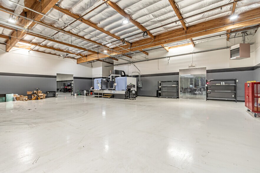 More Photos Of 633-651 Giguere Ct, San Jose Manufacturing For Sale