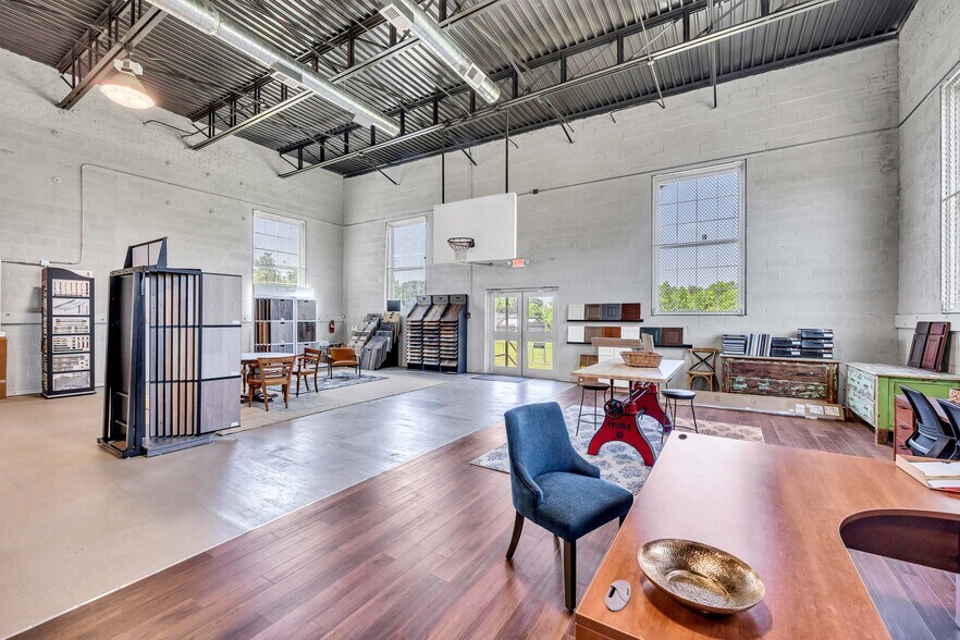 More Photos Of 217 E Aiken Rd, Eden Showroom For Lease
