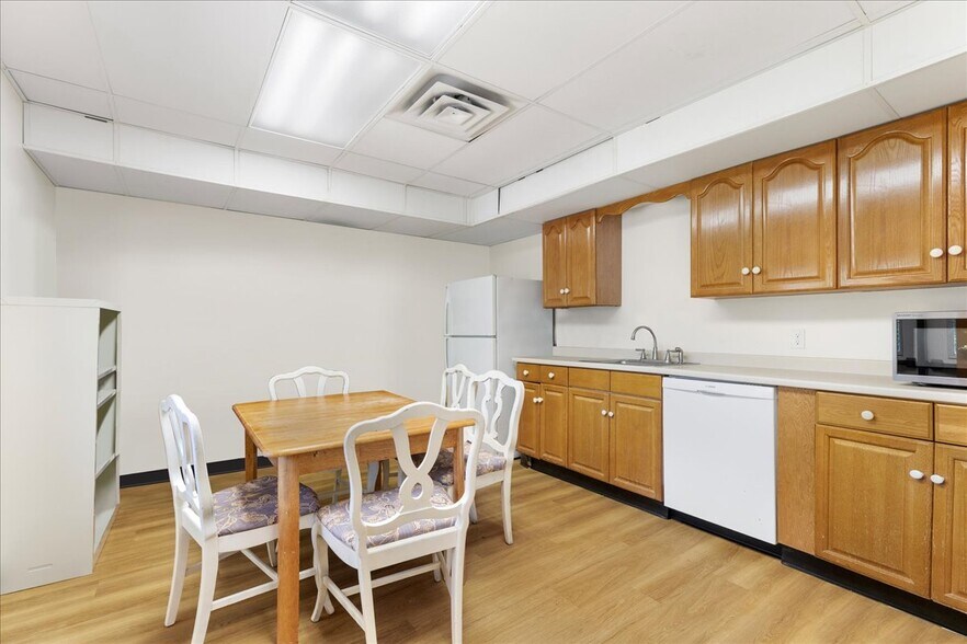 More Photos Of 170 Township Line Rd, Hillsborough Office For Lease