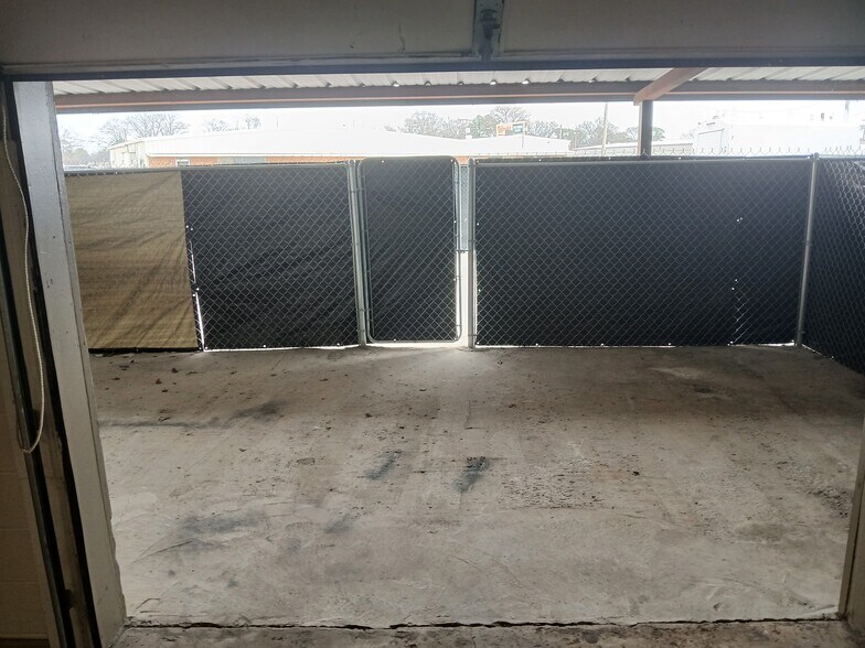 More Photos Of 1718 Creighton Ave SE, Decatur Flex For Sale