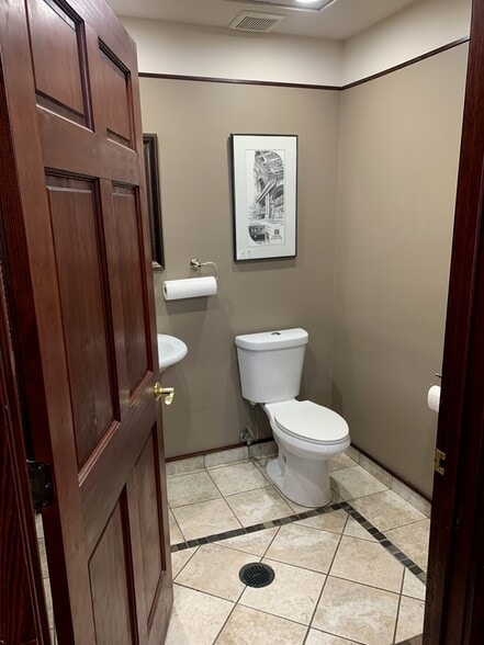 More Photos Of 105 S Linn Ave, Wentzville Coworking Space