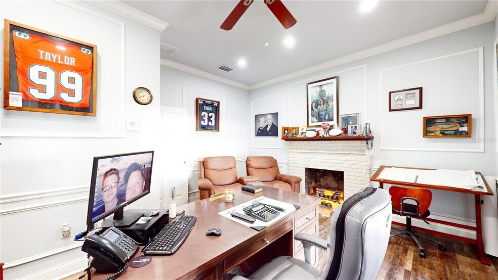 More Photos Of 209 E Badcock Blvd, Mulberry Office Residential For Lease