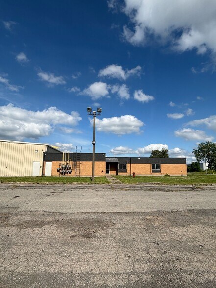 More Photos Of 6050 Don Murie St, Niagara Falls Warehouse For Lease