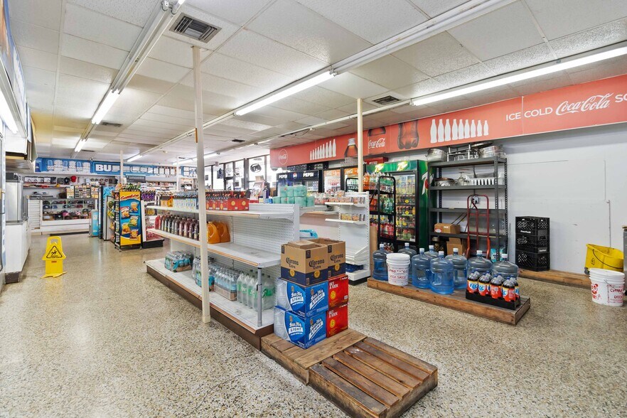 More Photos Of 8431-8433 E Colonial Dr, Orlando Service Station For Lease