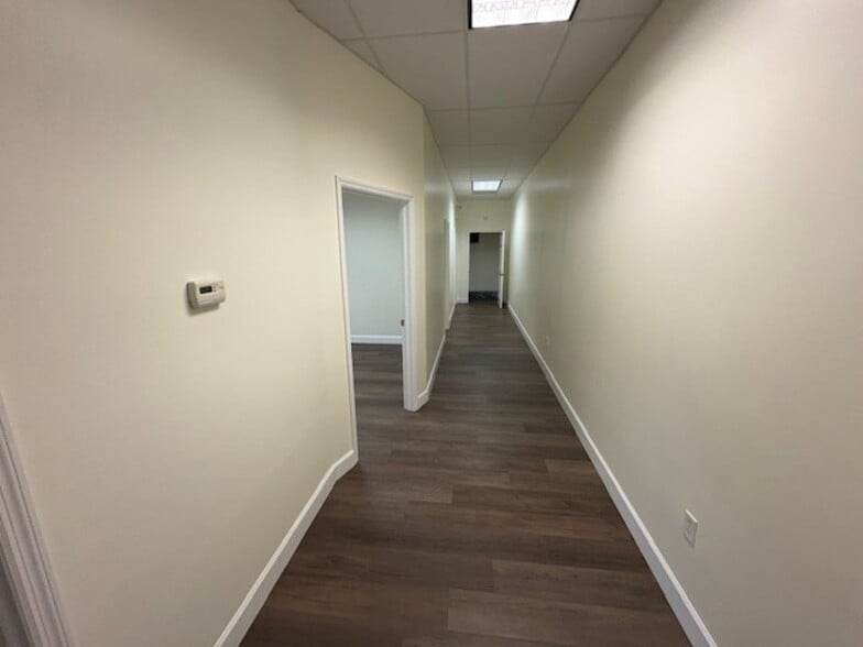 More Photos Of 9015 Americana Rd, Vero Beach Medical For Sale