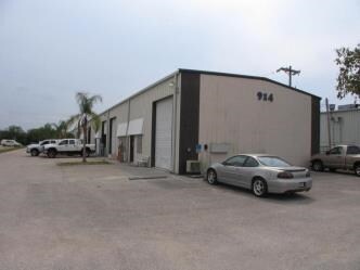 More Photos Of 914 NE 24th Ln, Cape Coral Warehouse For Lease