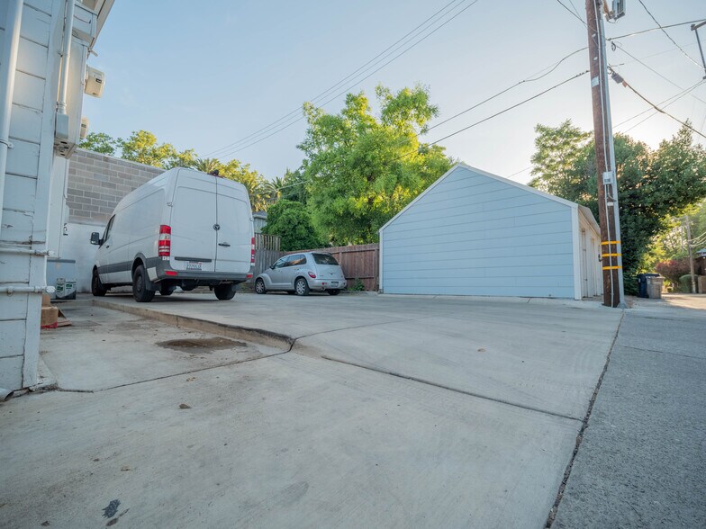 More Photos Of 2016-2018 16th St, Sacramento Storefront Retail Residential For Sale