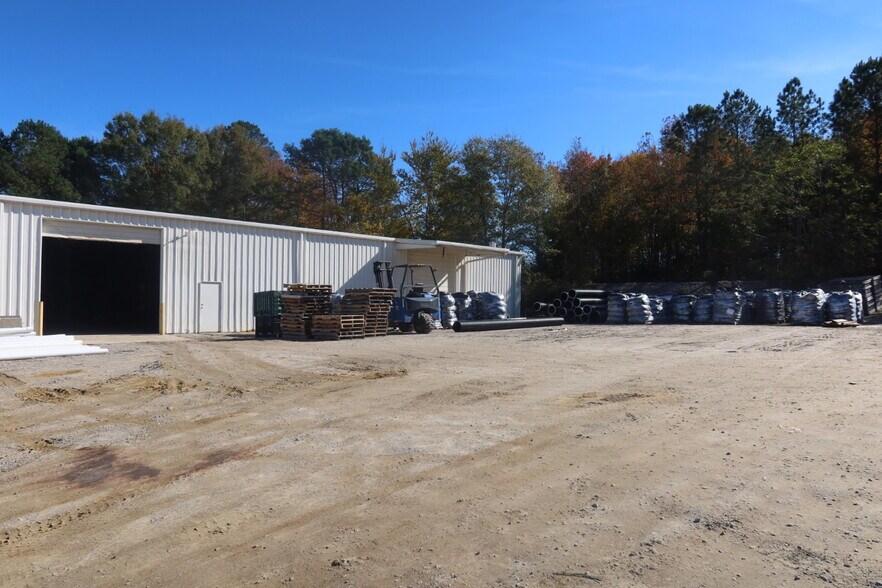 More Photos Of 10791 E Finch St, Middlesex Warehouse For Sale