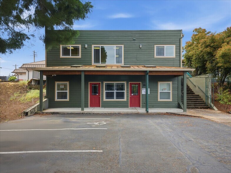 More Photos Of 950-960 Uglow Ave SE, Dallas Medical For Sale