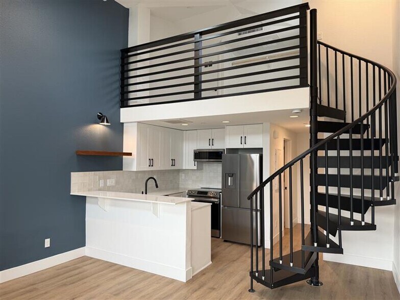 More Photos Of 7606 Girard Ave, La Jolla Apartments For Sale