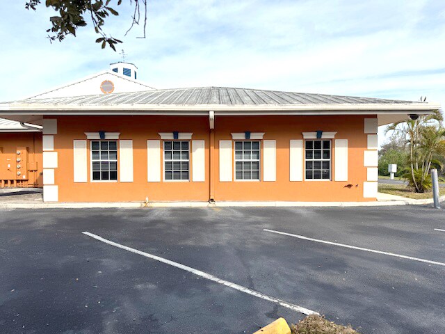 More Photos Of 1867-1881 Porter Lake Dr, Sarasota Warehouse For Sale
