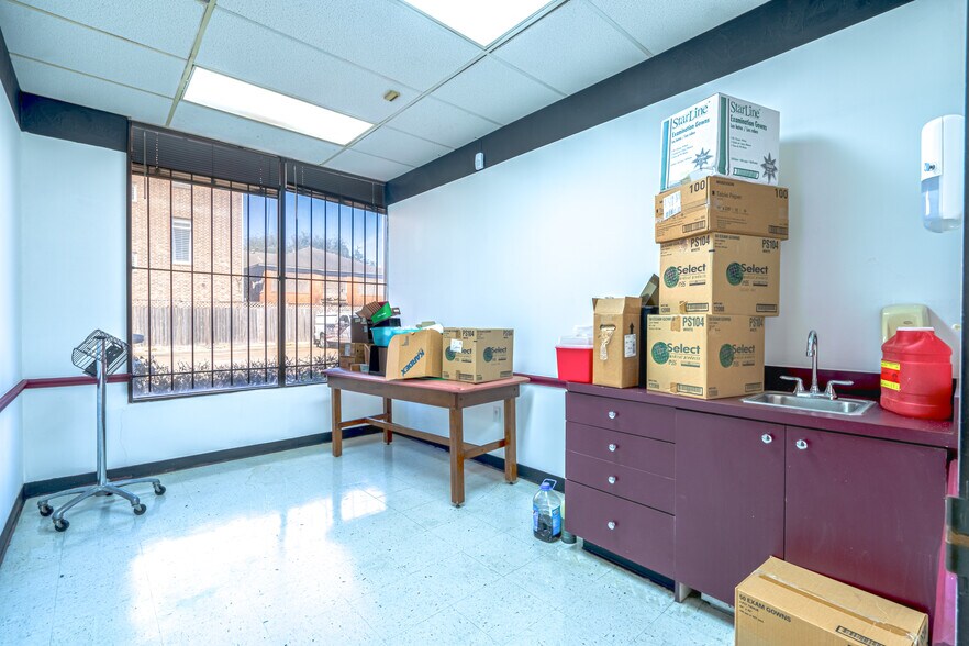 More Photos Of 2424 Hamilton St, Houston Medical For Lease