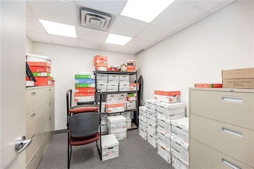 More Photos Of 2904 South Sheridan Way, Oakville Medical For Lease