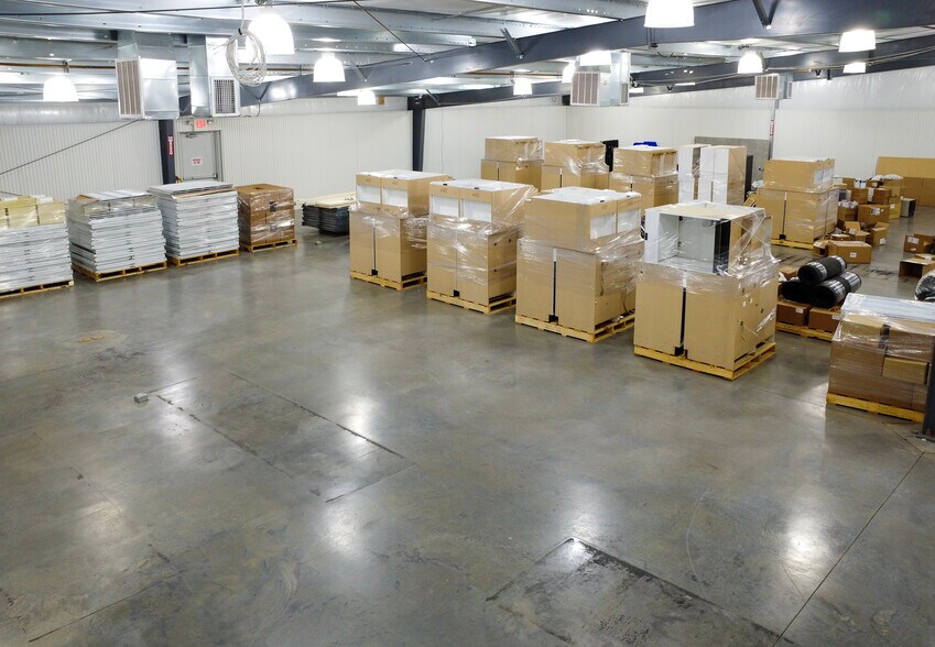 More Photos Of 4285 Hwy 31 W, Tyler Showroom For Lease