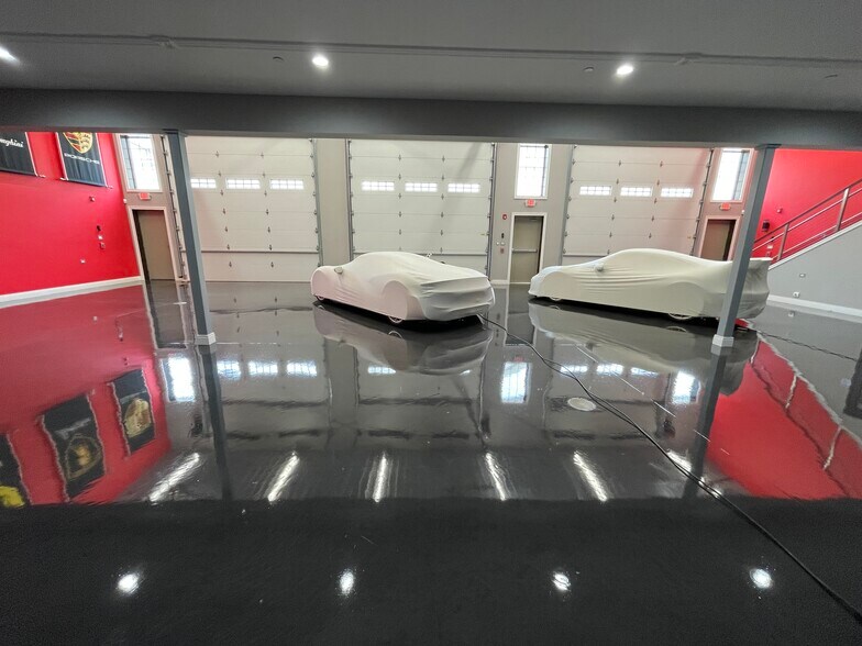 More Photos Of 2220 Ferry Rd, Naperville Showroom For Sale