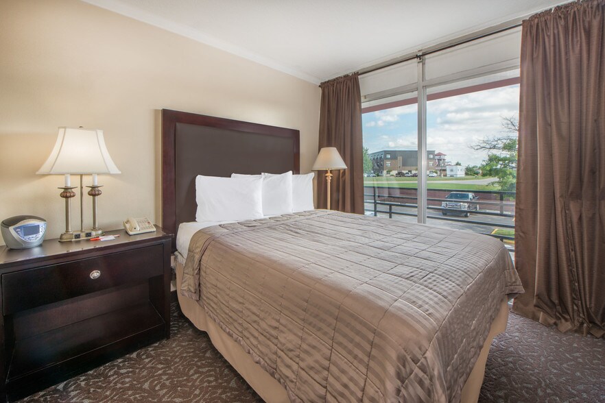 More Photos Of 2759 Mount Pleasant St, Burlington Hotel For Sale