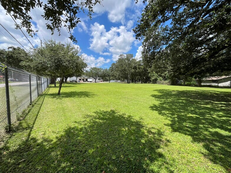 More Photos Of 2400 W Herman St, Pensacola Warehouse For Sale