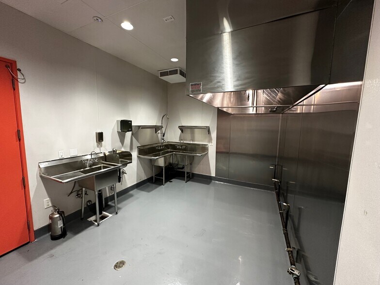 More Photos Of 5524-5536 Satsuma Ave, North Hollywood Food Processing For Sale