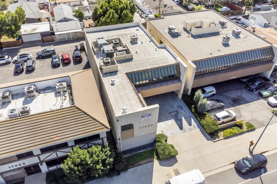 More Photos Of 17408 Chatsworth St, Granada Hills Office For Sale