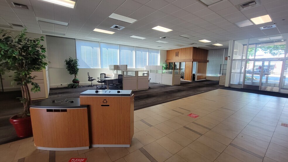 More Photos Of 501 N Olympic Ave, Arlington Bank For Sale