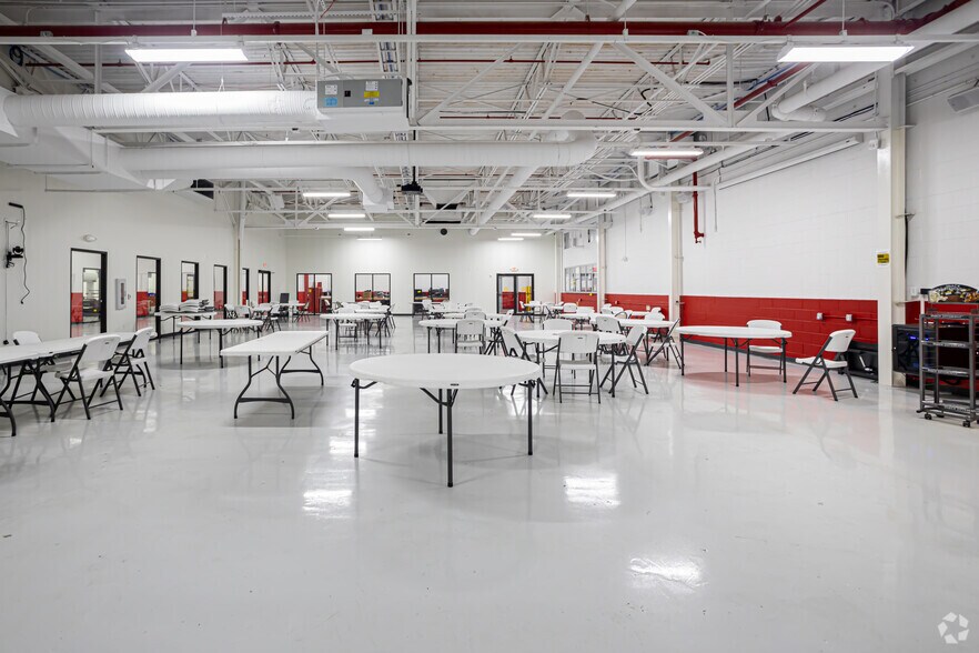 More Photos Of 1001 Industrial Park Dr, Clinton Manufacturing For Lease