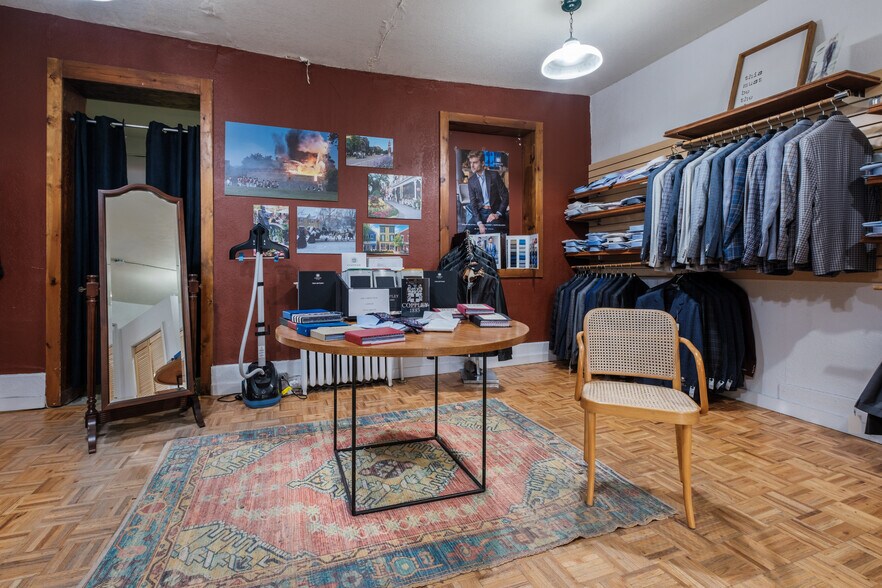 More Photos Of 155-159 Wellington St, Kingston Storefront Retail Residential For Lease