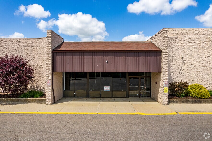 More Photos Of 850-860 W 4th St, Mansfield Freestanding For Lease