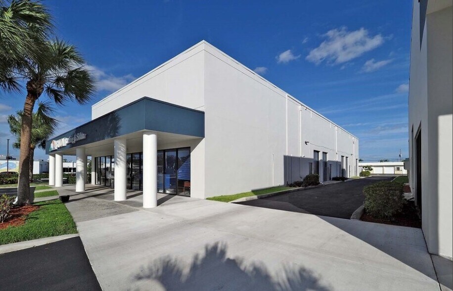 More Photos Of 4700 N Dixie Hwy, Oakland Park Unknown For Lease