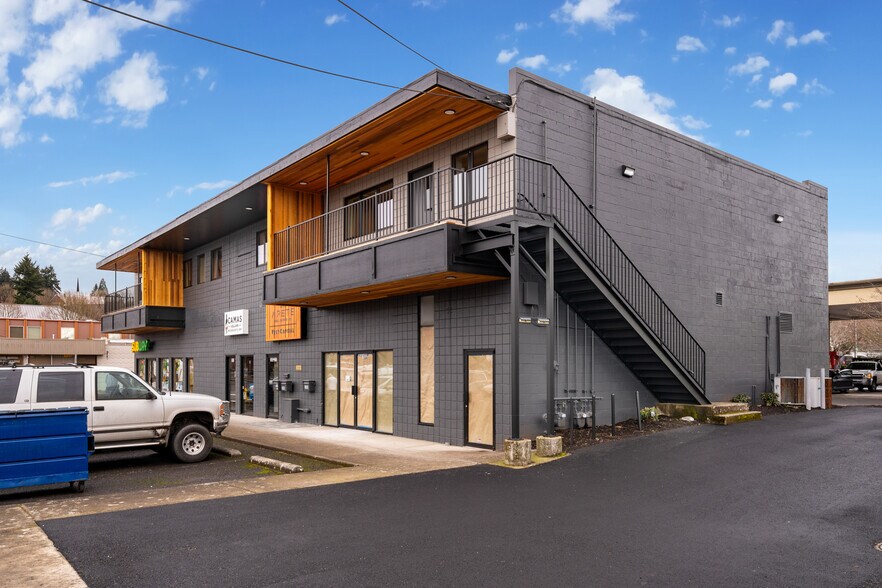 More Photos Of 222 NE Everett St, Camas Storefront Retail Office For Lease