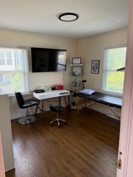 More Photos Of 1517 Lyon Court, Charlotte Freestanding For Lease