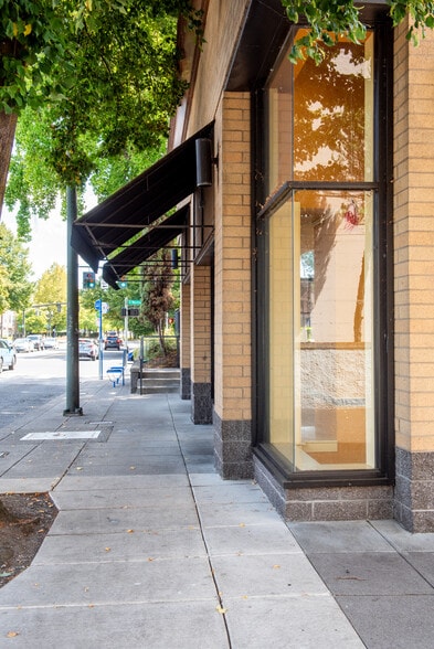 More Photos Of 1403-1445 NE Weidler St, Portland Unknown For Lease