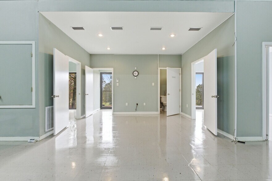 More Photos Of 183 Lower Ridge Rd, Conway Flex For Sale