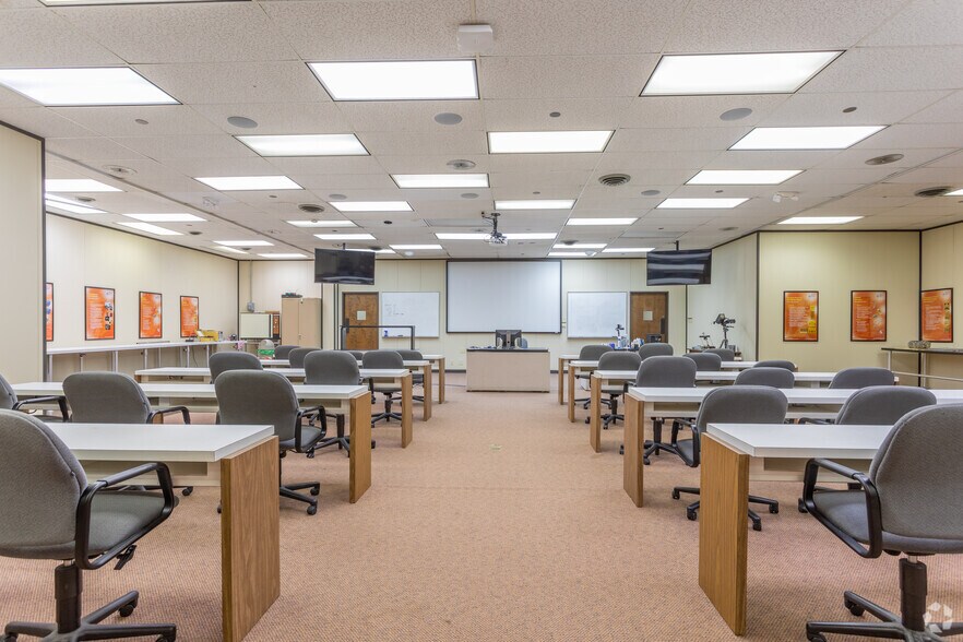 More Photos Of 951 Wendell Blvd, Wendell Manufacturing For Lease