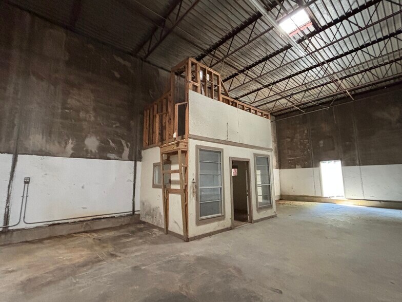 More Photos Of 1200 Fort Worth Dr, Denton Auto Repair For Lease
