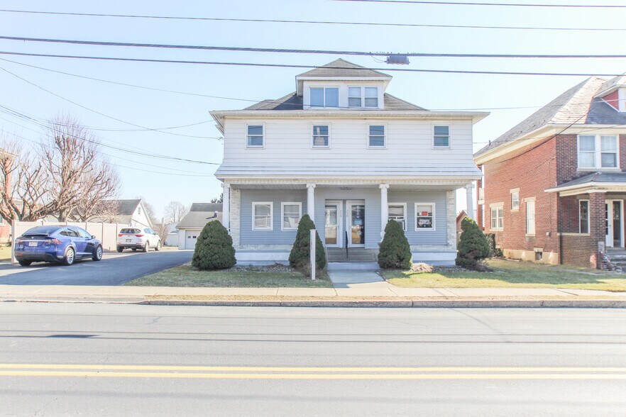 Primary Photo Of 756 Main St, Tatamy Medical For Lease