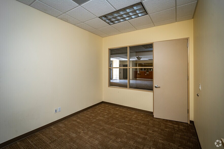 More Photos Of 2799 Fulton St, Houston Bank For Sale