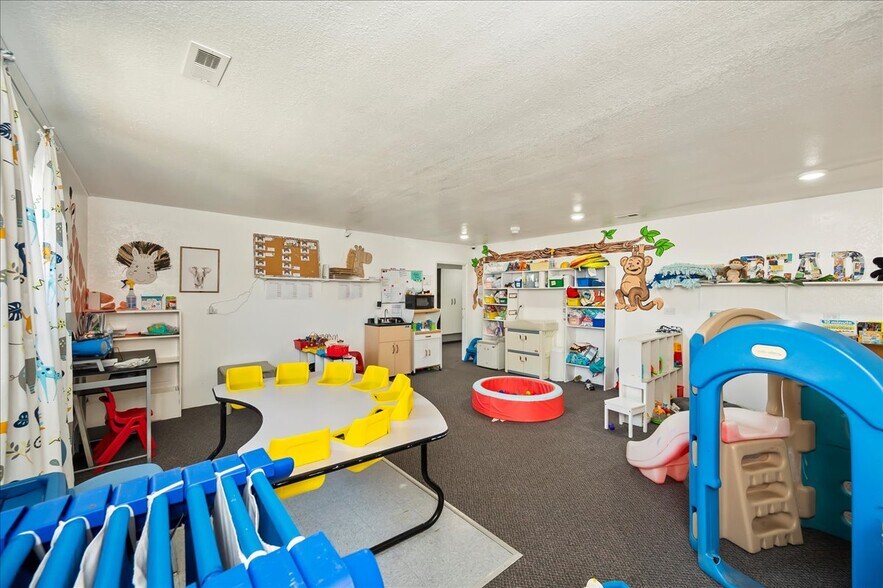 More Photos Of 522 N 9th Ave, Caldwell Daycare Center For Sale