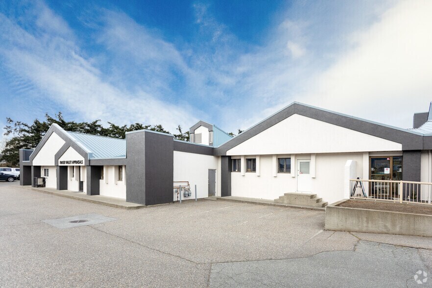 More Photos Of 8337 Young Rd, Chilliwack Office For Lease