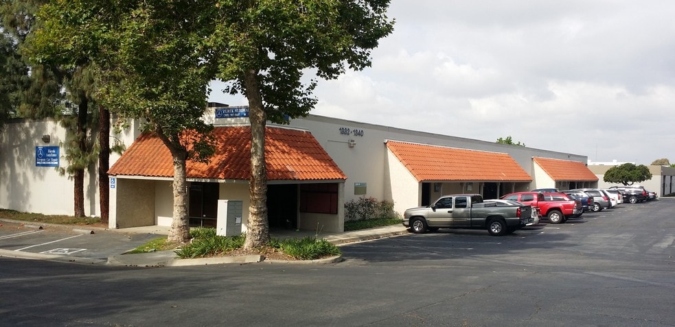 More Photos Of 1308-1316 W 9th St, Upland Warehouse For Lease